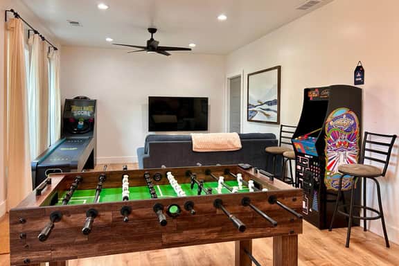 Pickle/Basketball, Gym, Rockwall, Arcade, Hot Tub!