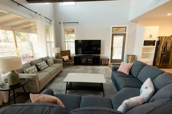 Game & Movie Room, Minutes to Wine, Weddings &Town